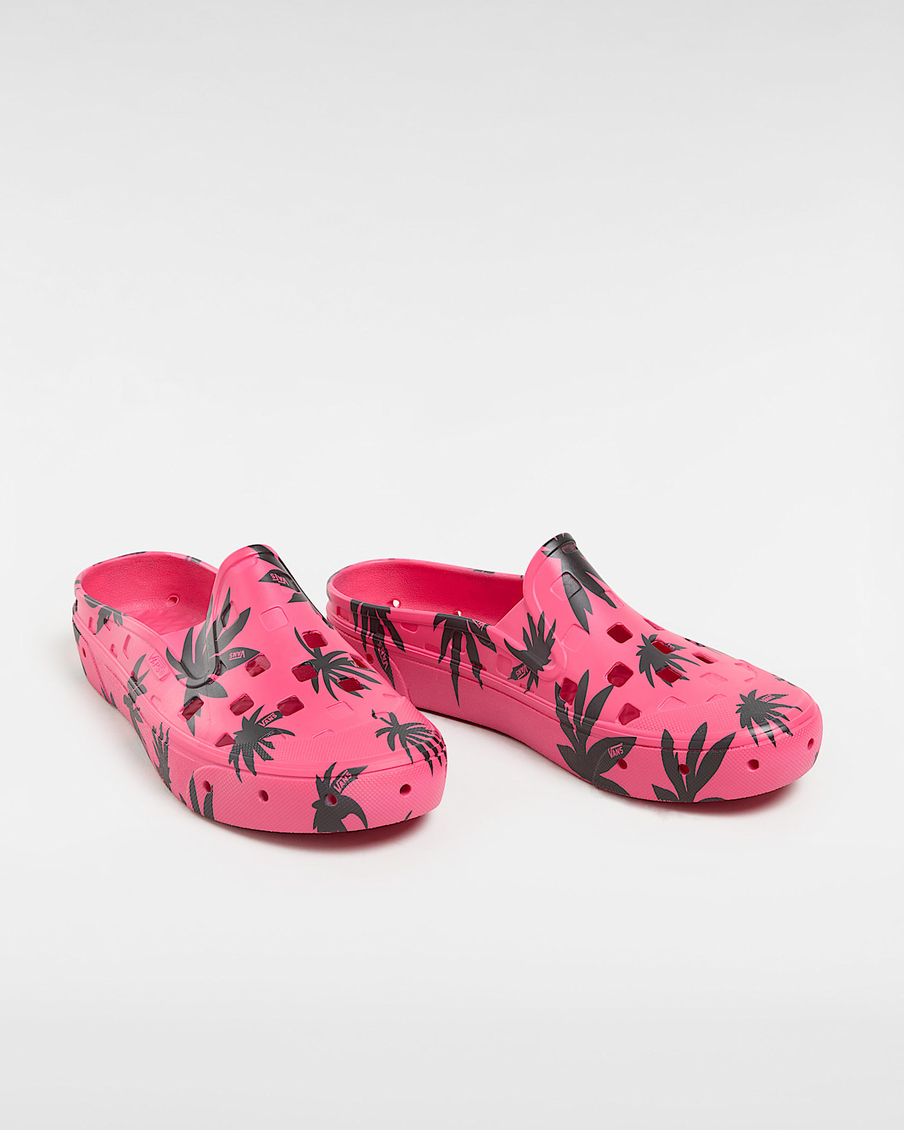 【Vans】★サンダル★ MTE Slip-On Mule TRK Shoe Slip-On Mule TRK Surf Essentials Shoes in Pink| Vans UK