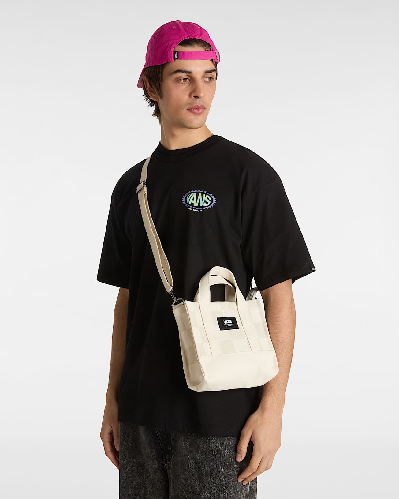 【Vans】遊び心あふれるロゴ入りLil Pergsトートバッグ Lil Pergs Tote Bag in Antique White / Red | Vans