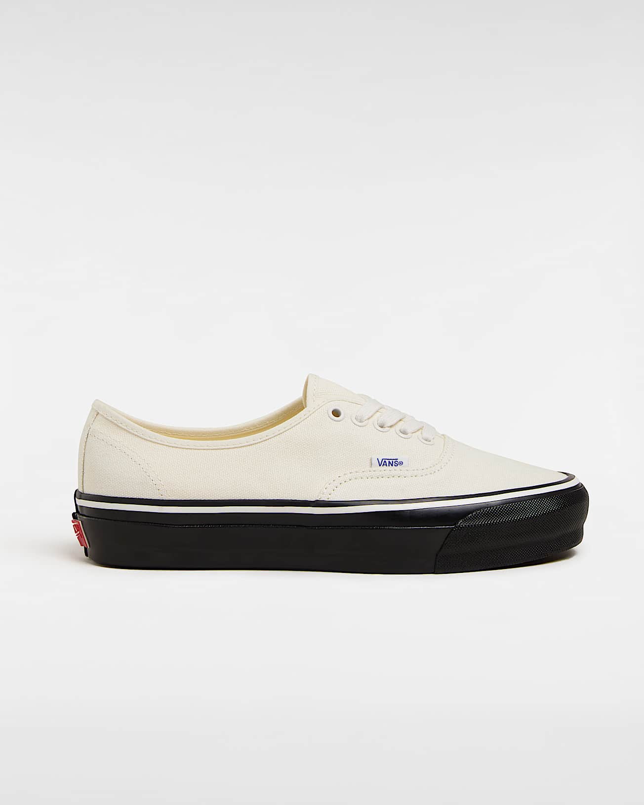 Premium Authentic Shoes in White| Vans SE