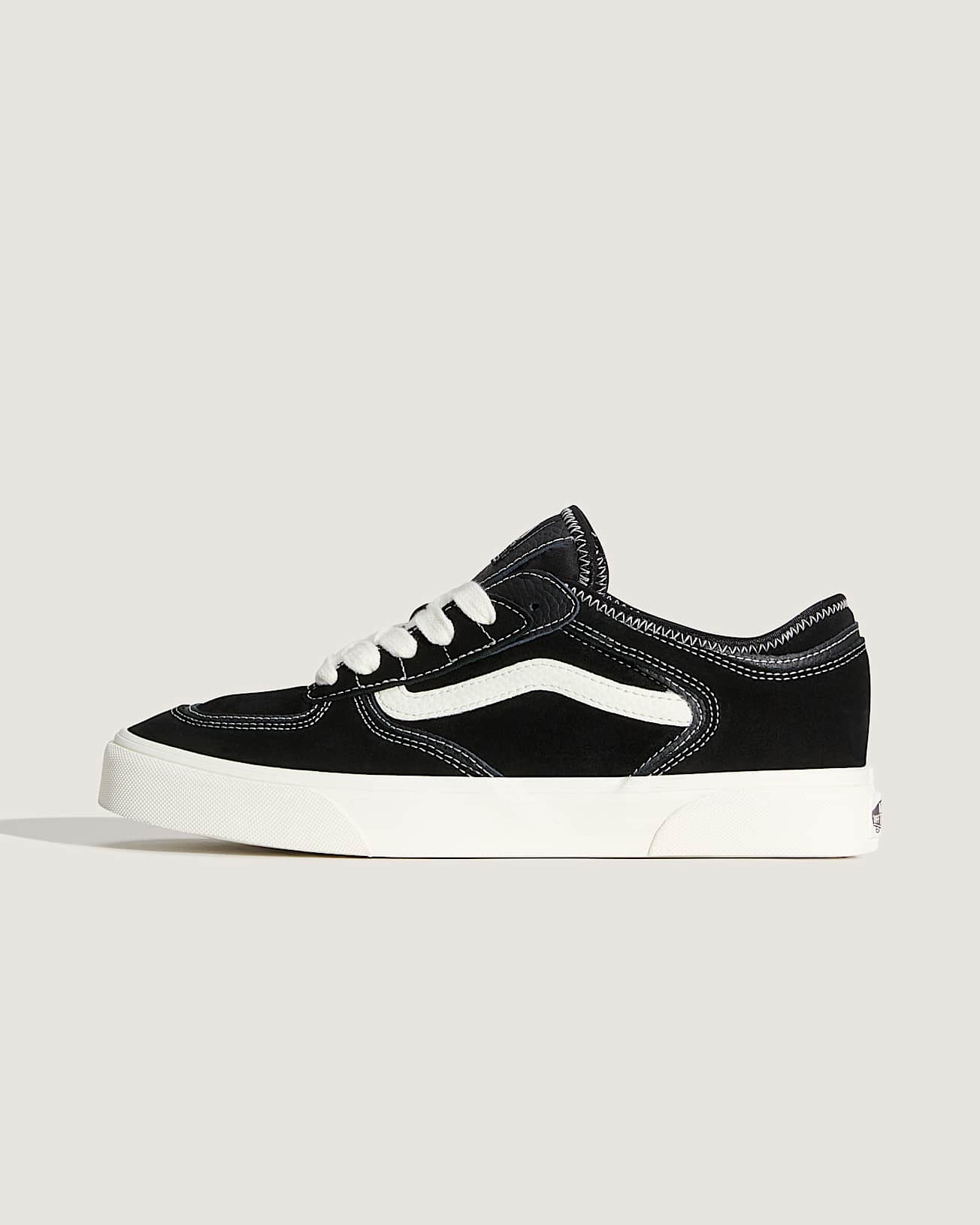 Rowley Classic Shoes in Black| Vans UK