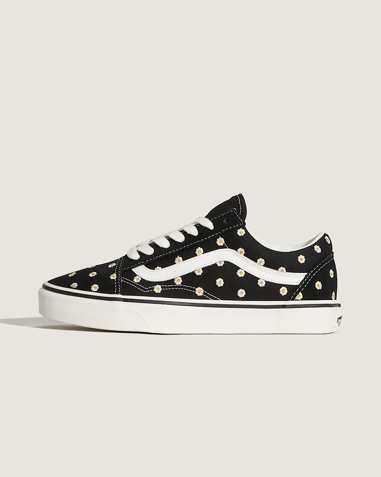 Old Skool Shoes in Black| Vans UK