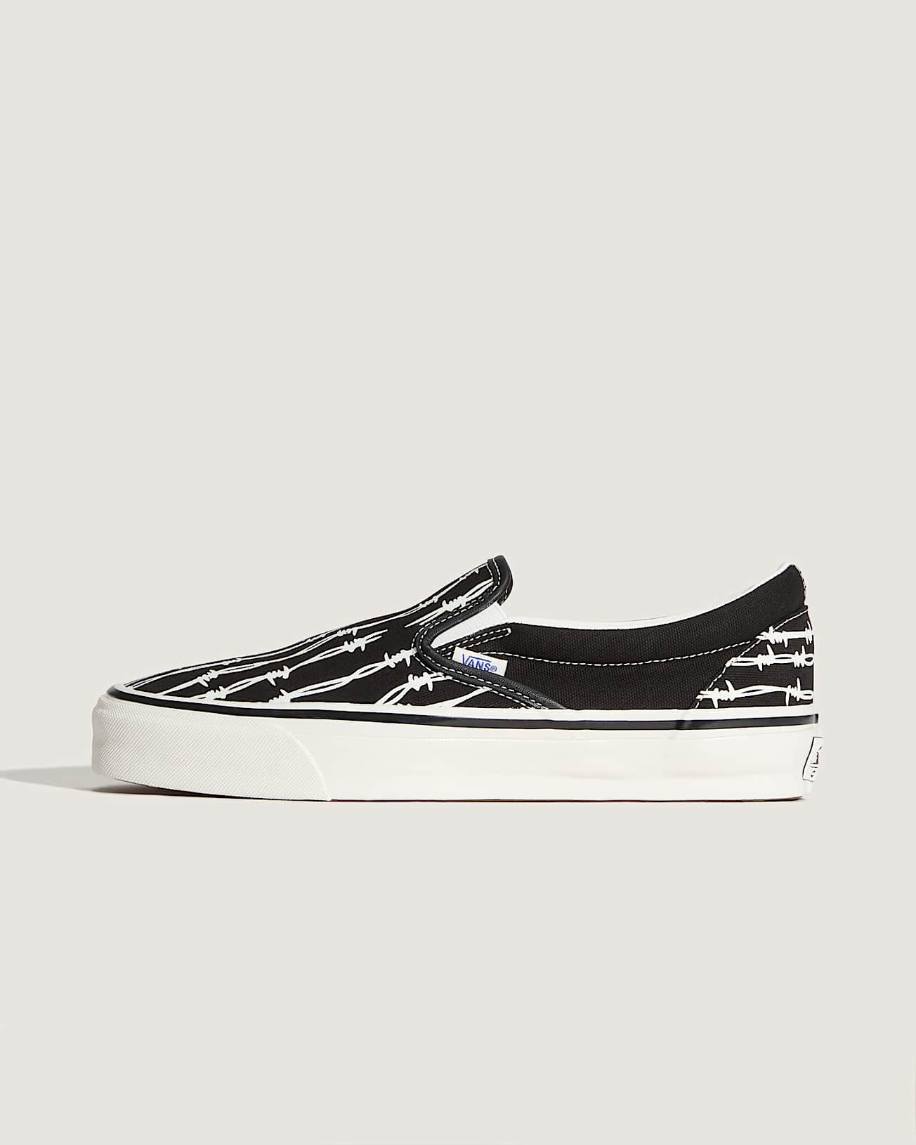 Premium Slip-On 98 Shoes in Black| Vans FI