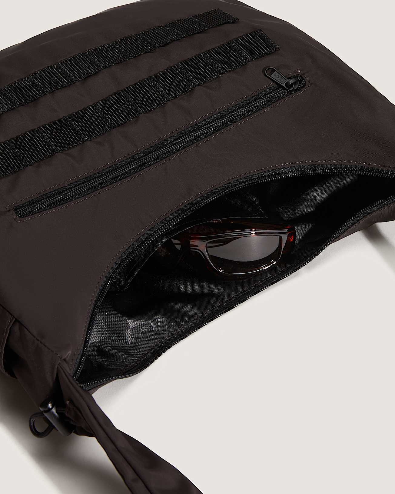 Offshoot Messenger Crossbody Bag in Brown| Vans UK