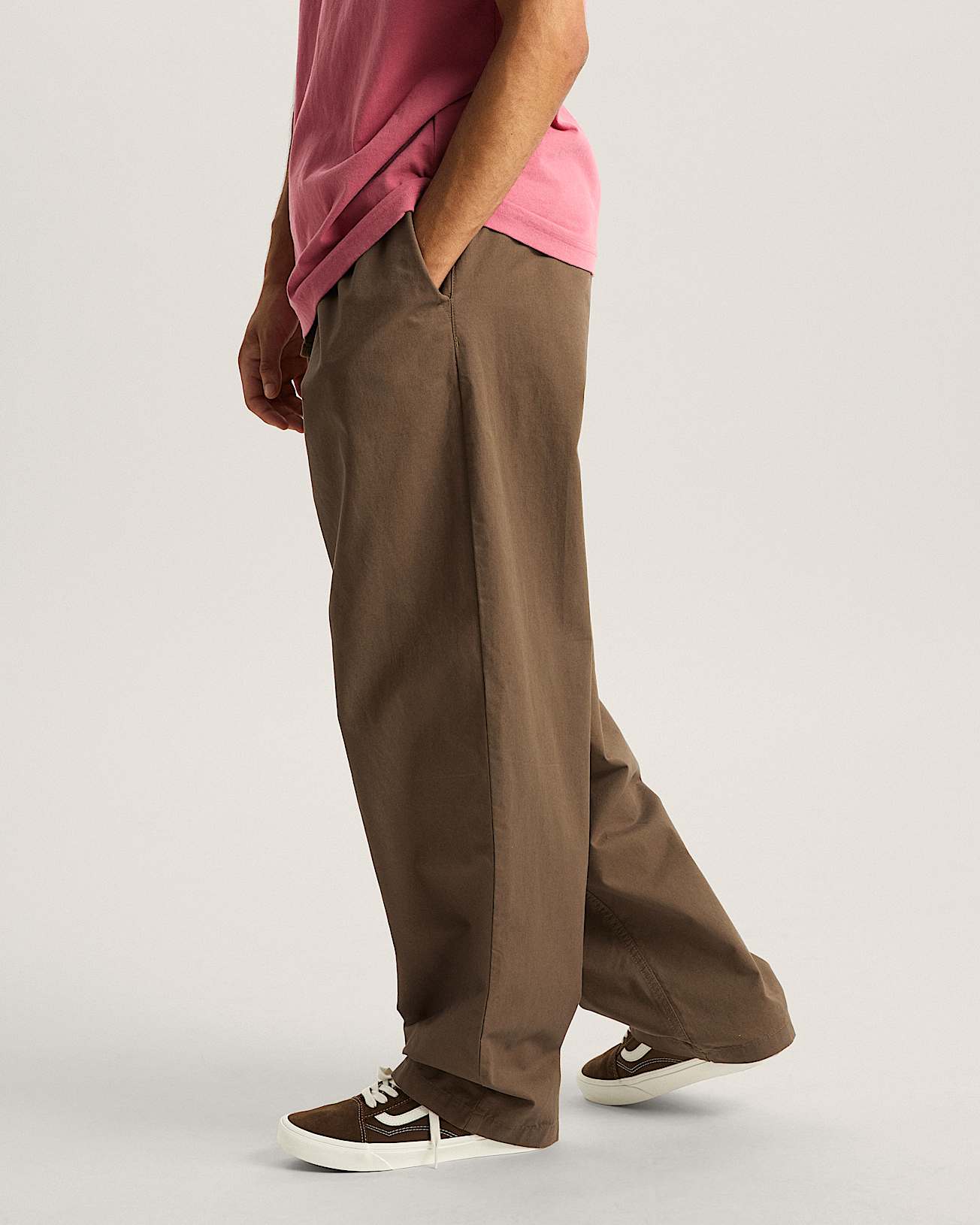 Range Baggy Tapered Elastic Waist Trousers in Brown| Vans UK