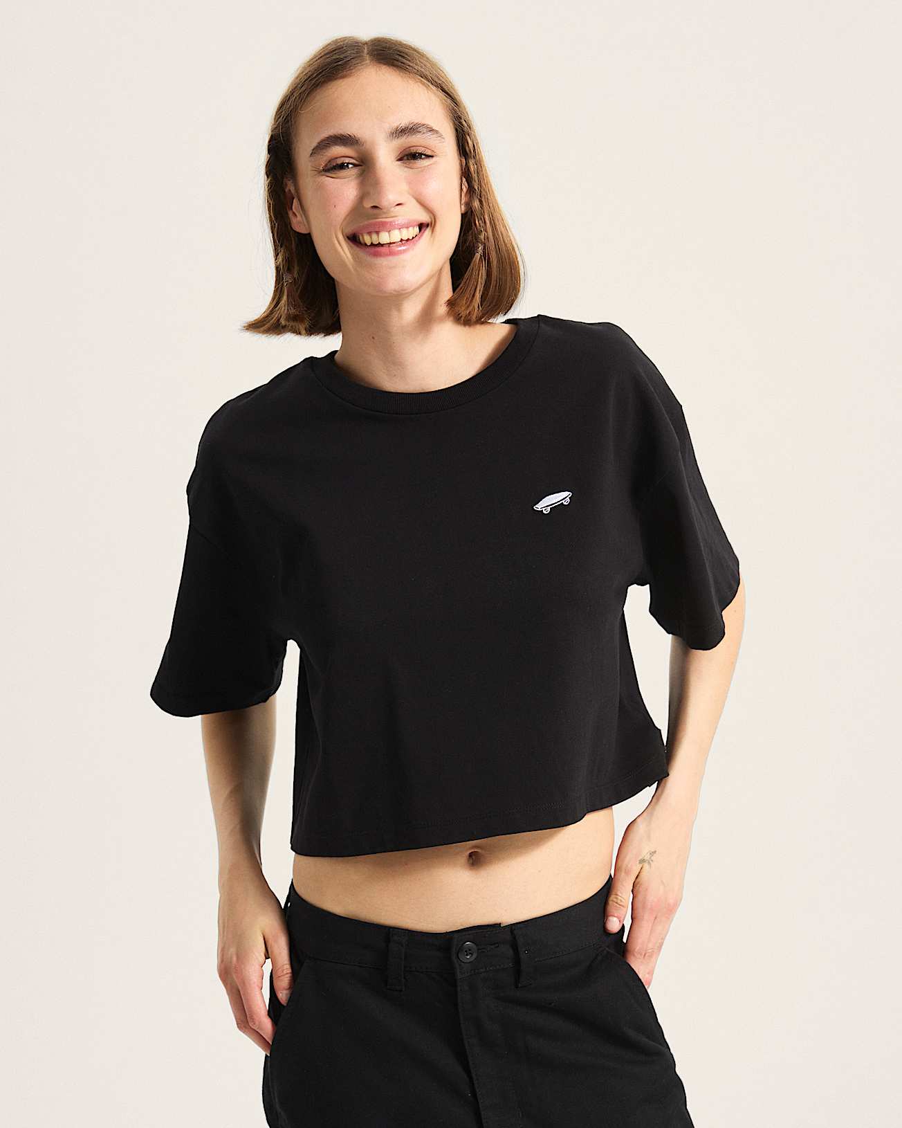 Salton Crop T-Shirt in Black| Vans UK