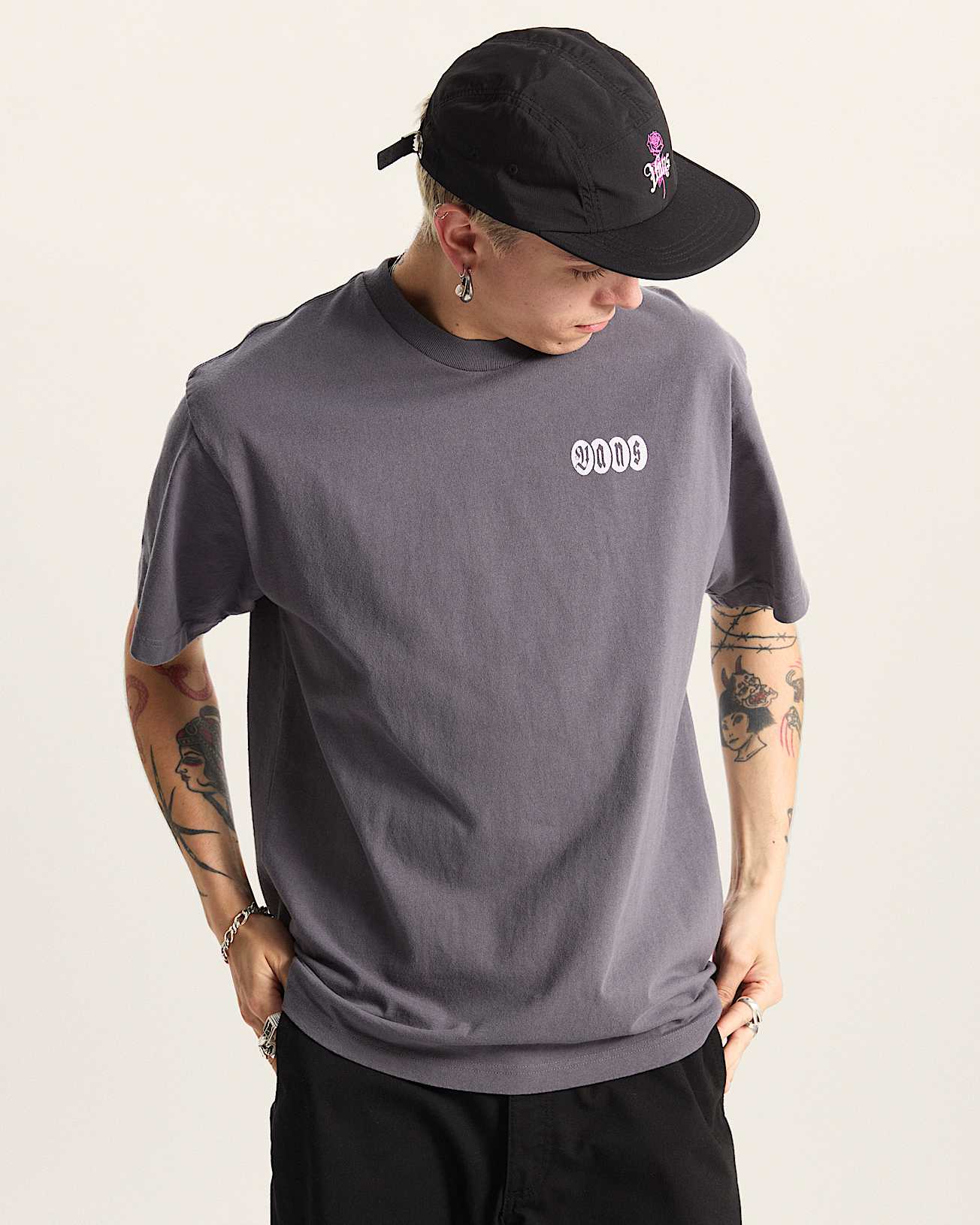 トップス VALLAD IO T-shirt 最短当日発送]IO VALLAD Tシャツ ホワイト - メルカリ