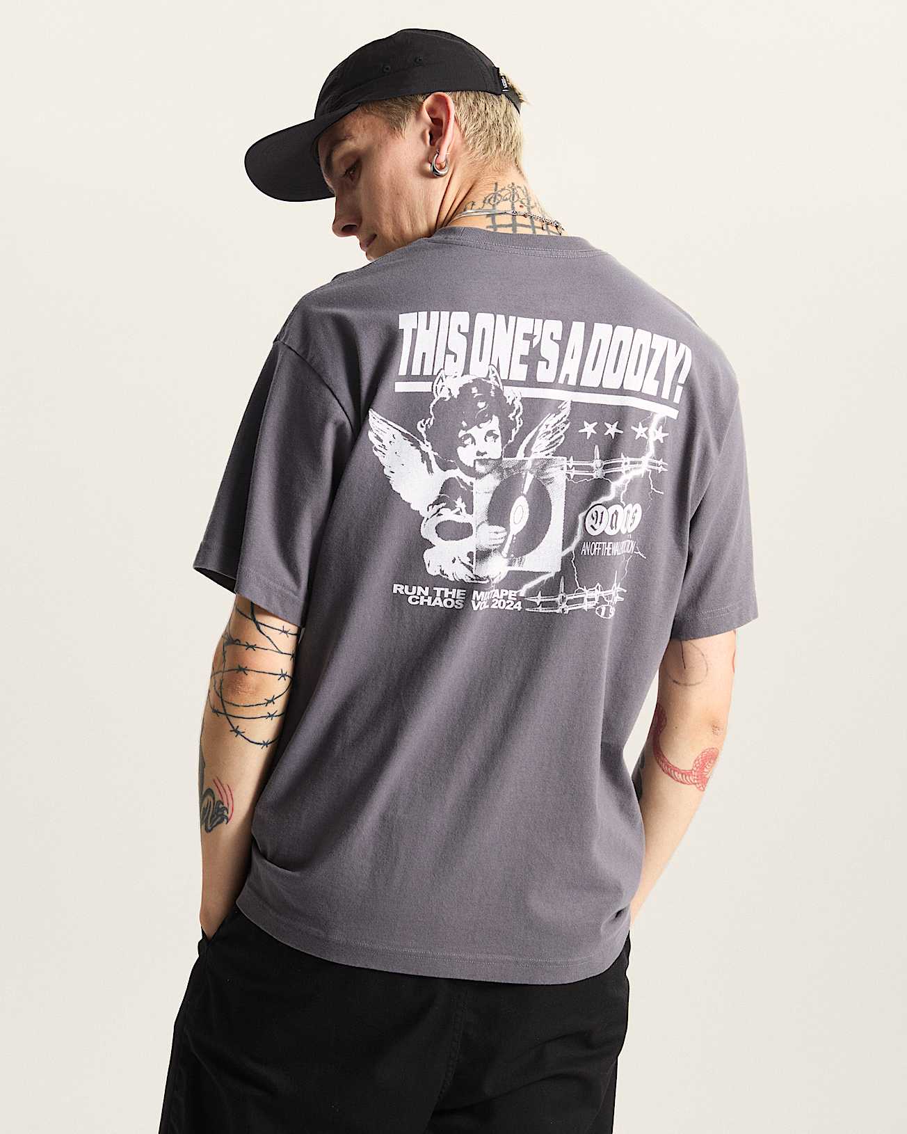 00s vans t-shirt 裏原系 00s vans t-shirt 裏原系 TシャツにVANSで歩き出す」ZORNと