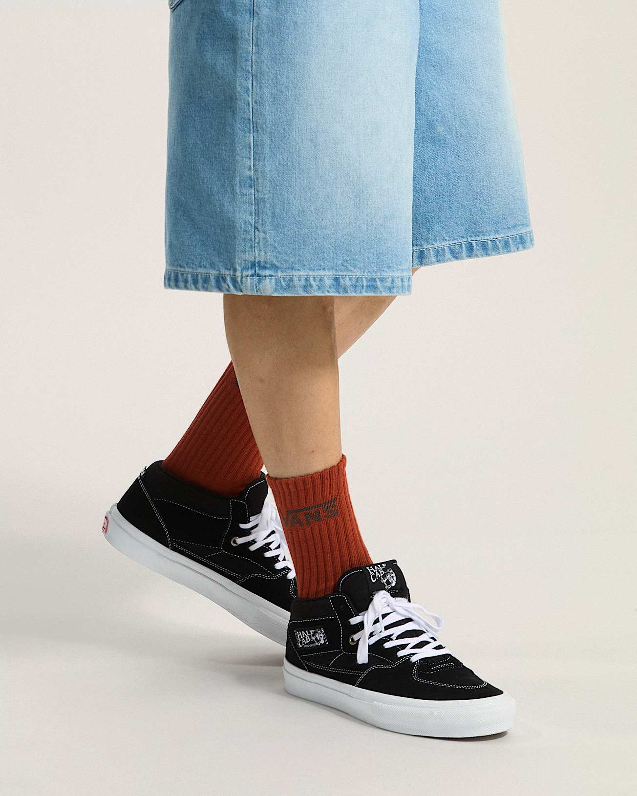Skate Half Cab Shoes in Black| Vans CZ