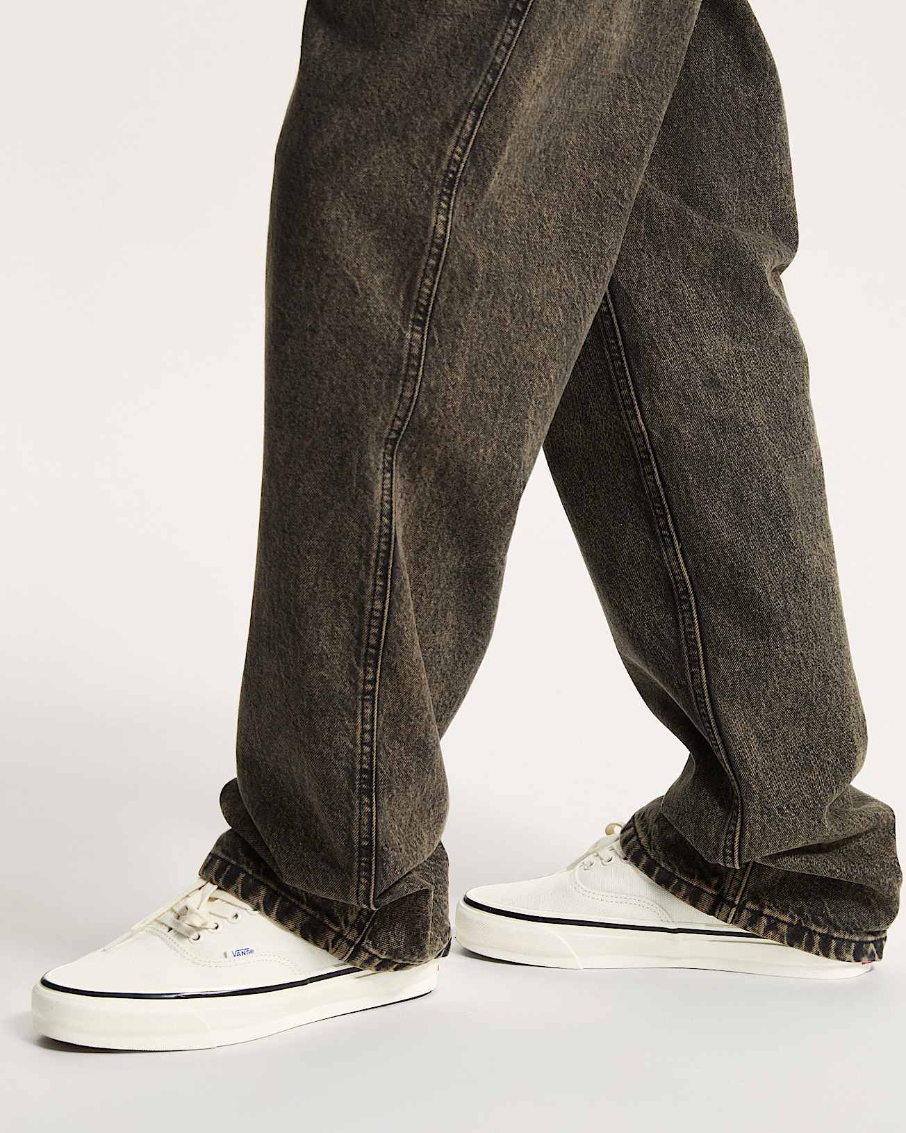 Premium Authentic 44 Duck Canvas Shoes in White| Vans SE